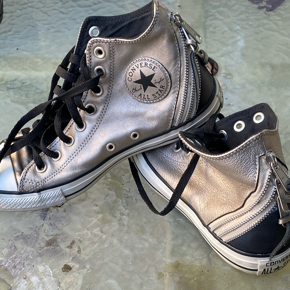 Metalic zipper back converse